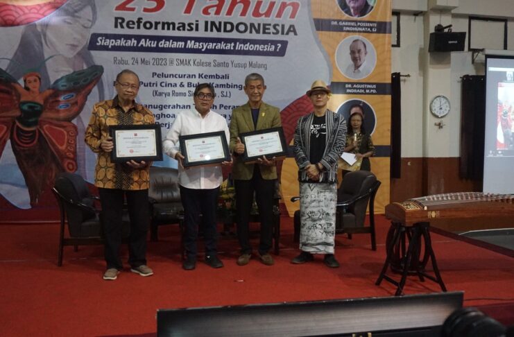 Perhimpunan INTI Malang Raya memberikan penghargaan kepada 3 Peranakan tionghoa Malang Raya yang dinilai telah berjasa
