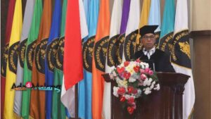 Profesor pertama FISIP UB, Prof. Rachmat Kriyantono, S.Sos., M.Si., Ph.D. saat menyampaikan orasi ilmiah saat dikukuhkan