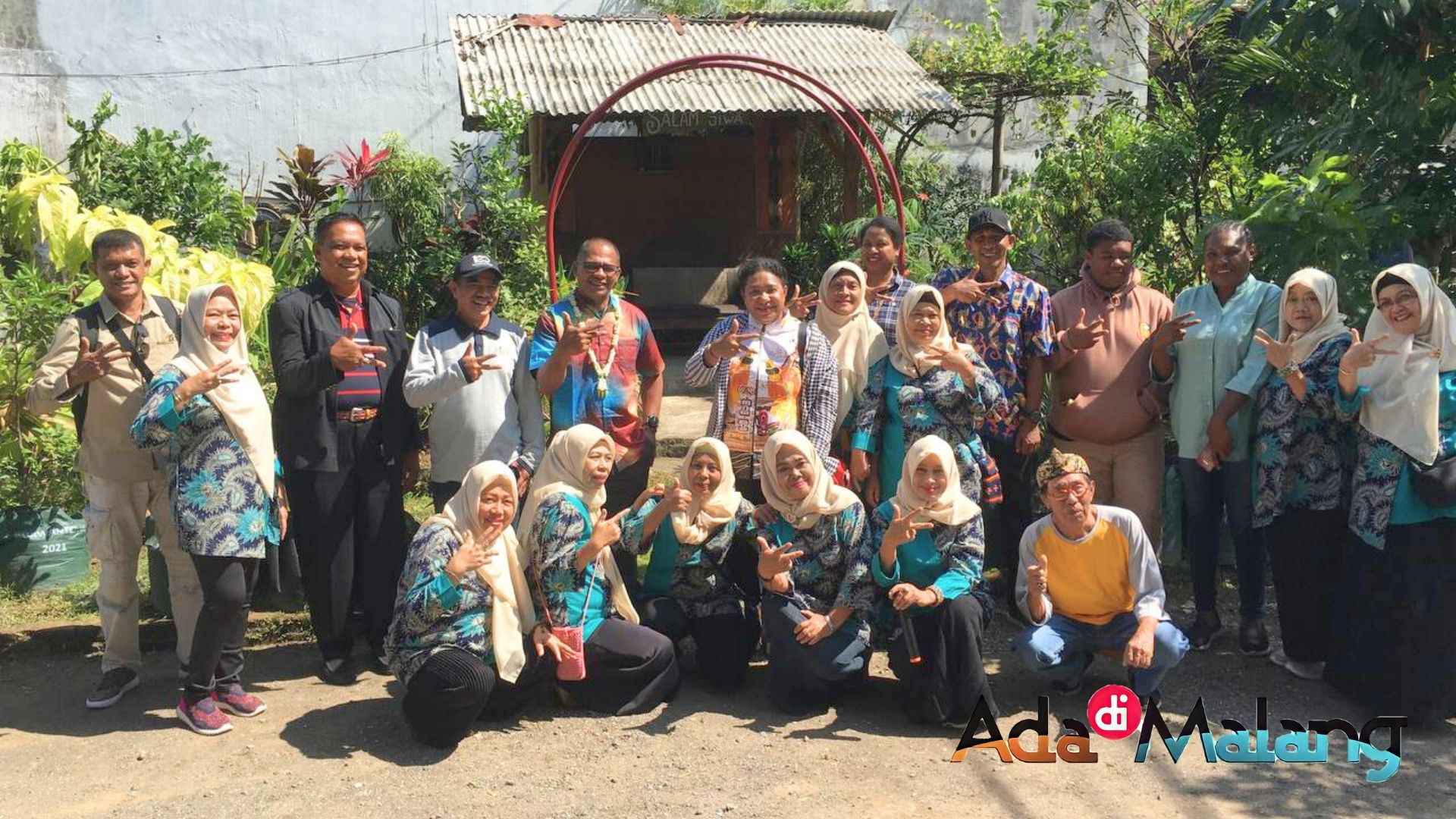 Rombongan DPRD Kaimana Papua Barat bersama warga Wonosari Go Green (Foto : Agus Yuwono)