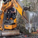 Alat berat juga dipergunakan saat melakukan normalisasi sungai Sonokeling Sukun