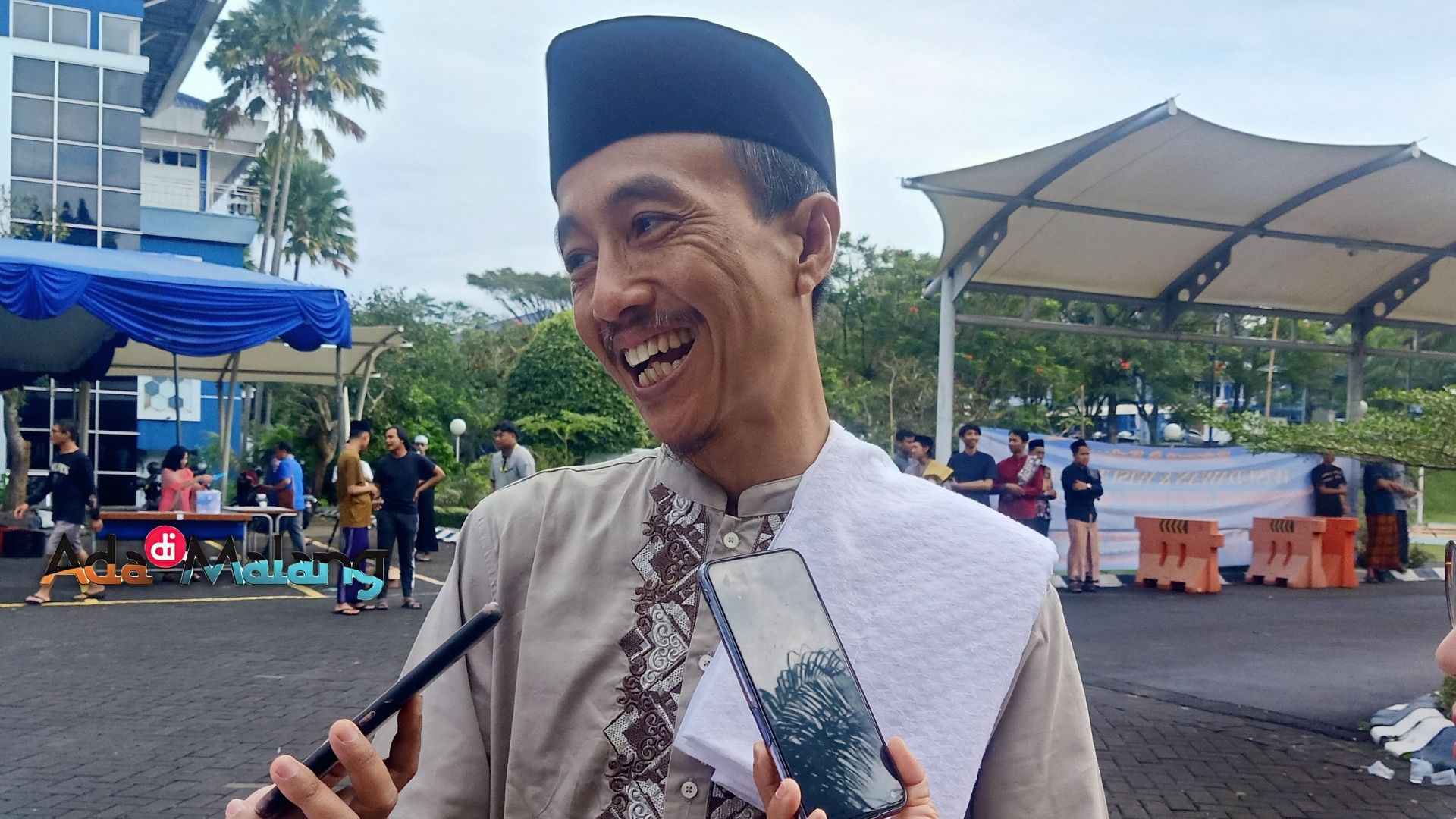 Direktur Polinema, Supriatna Adhisuwignjo, ST., MT saat memberikan keterangan kepada wartawan AdaDiMalang (Foto : Agus Yuwono)