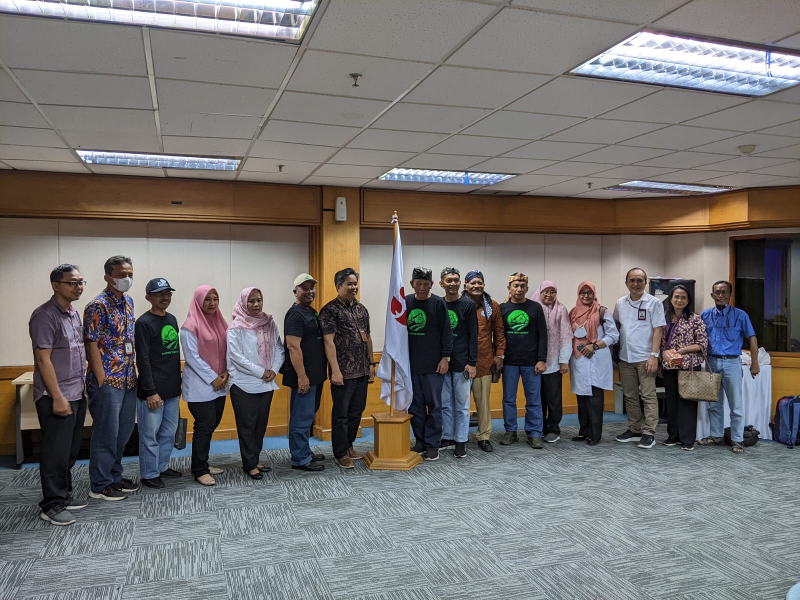 Bambang Irianto saat berada di BRIN bersama pelaku Kampung Tematik Indonesia lainnya (Foto : Istimewa) 