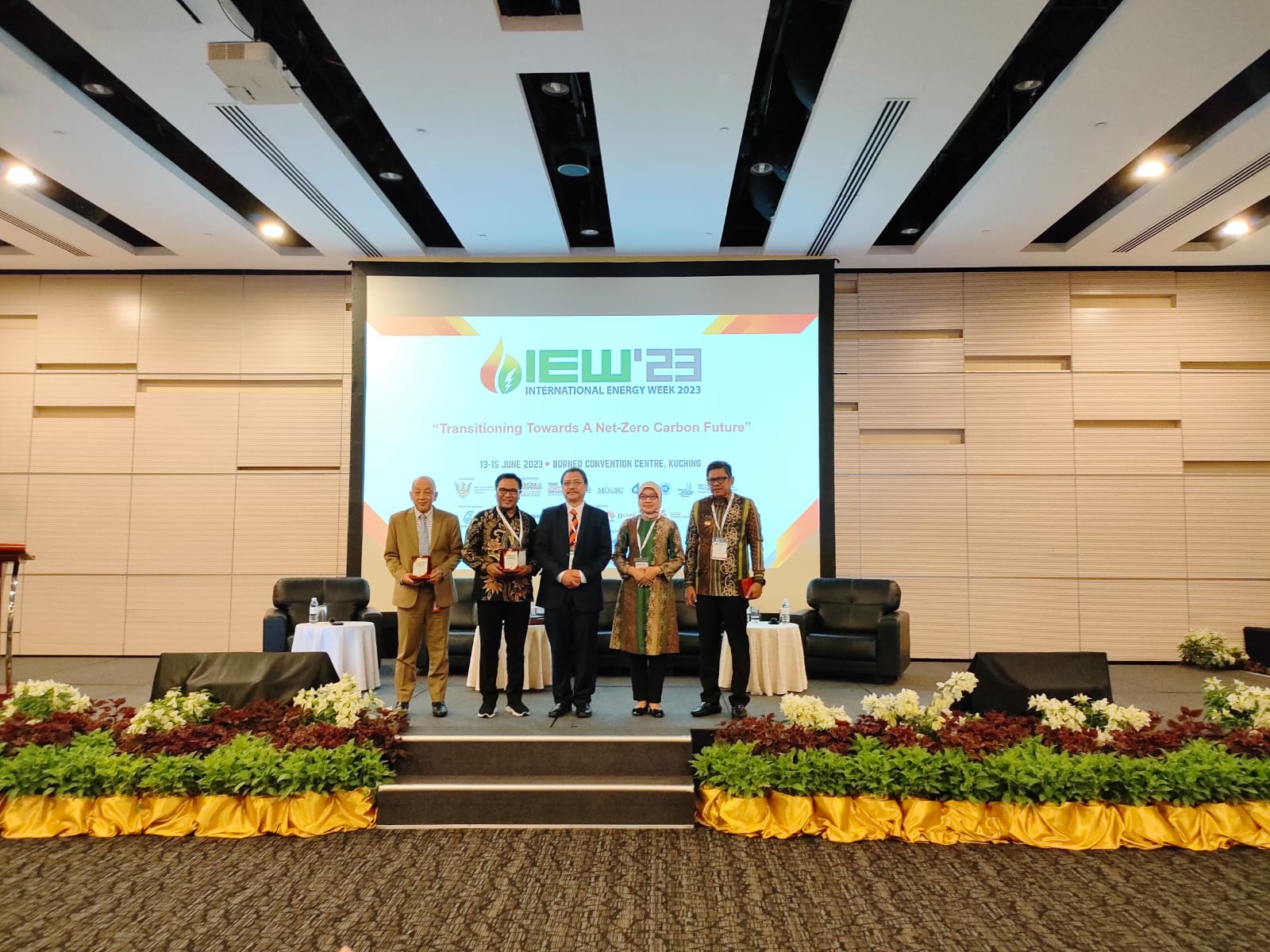 Wakil Wali Kota Malang, Ir. H. Sofyan Edi Jarwoko baru saja mengikuti rangkaian kegiatan The 5th International Energy Week (IEW) Expo & Summit di Kuching, Sarawak Malaysia.