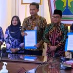 Penandatanganan kerjasama penyelenggaraan PJU-TS antara Perumda Tunas dengan PT Panah Perak Megasarana di Balaikota Malang