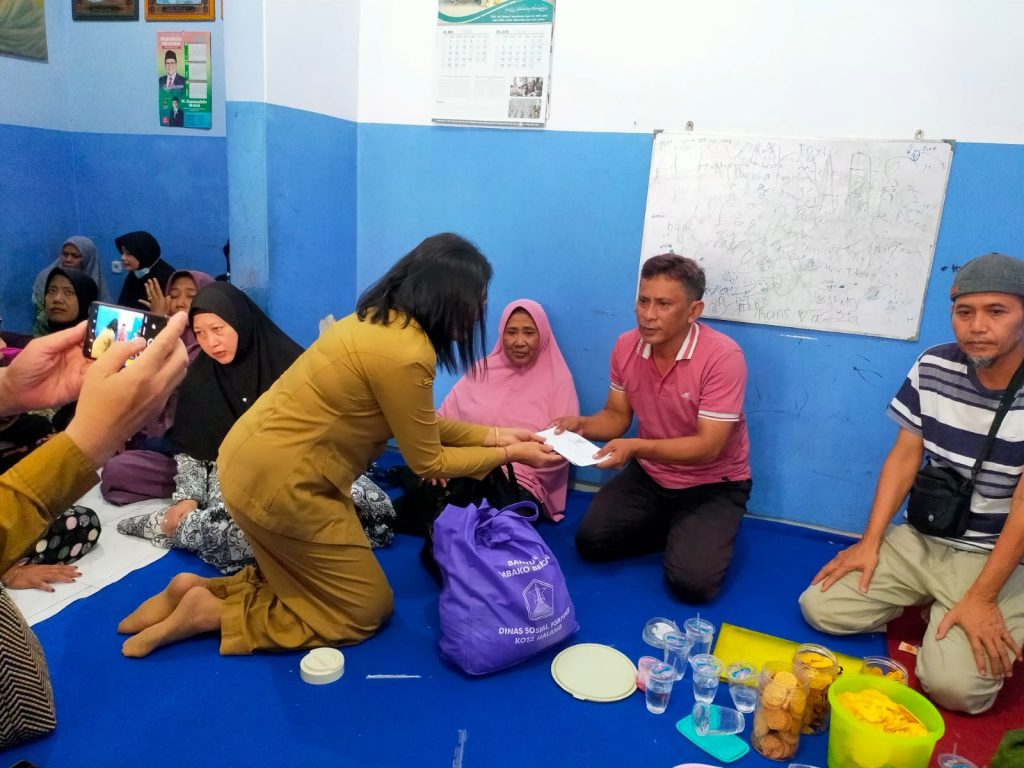 Perangkat Daerah Kota Malang Santuni Korban Laka Lantas Pakis