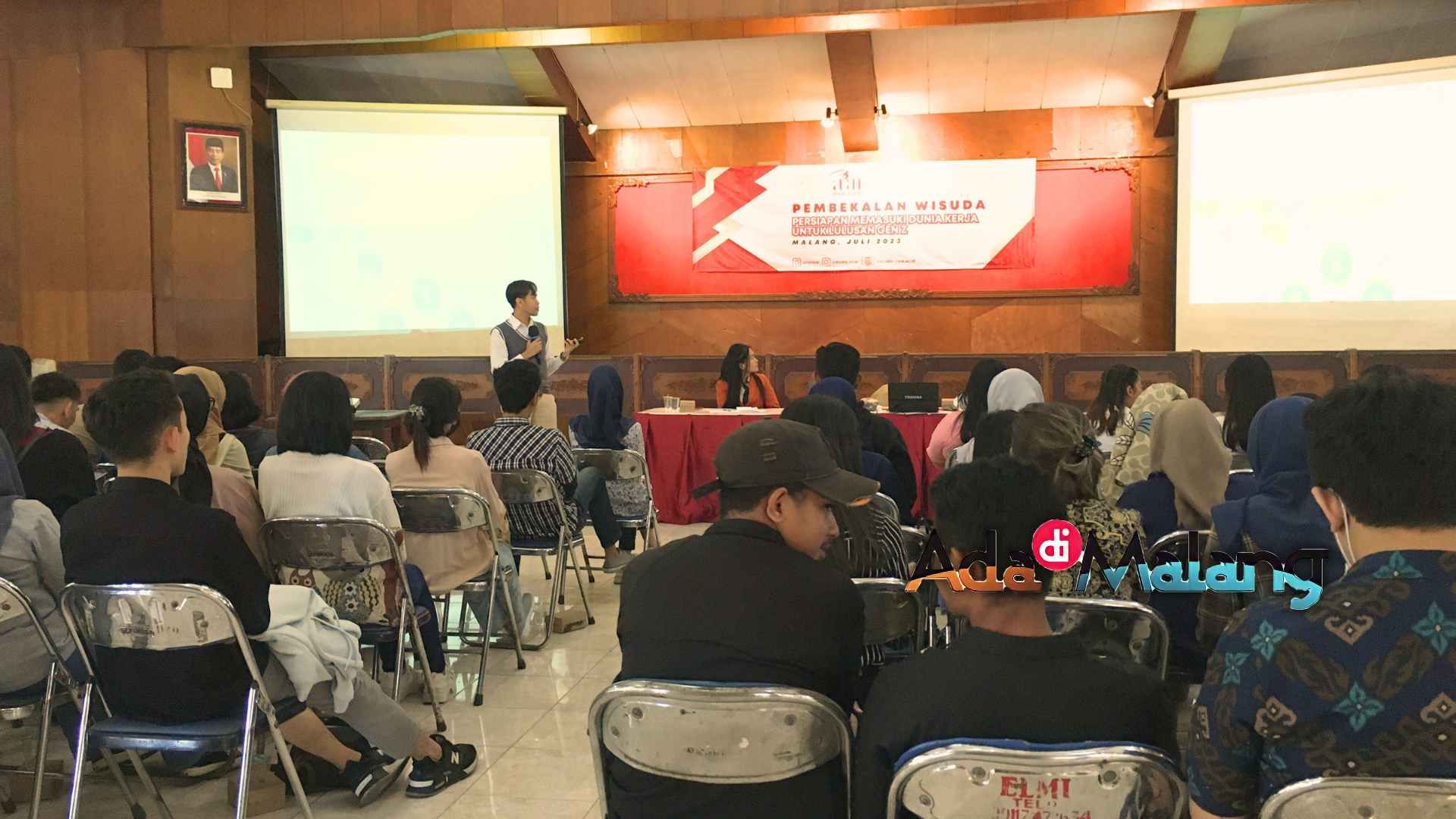 Alumni STIE Malangkuçeçwara yang telah sukses berkarir melakukan sharing kepada para calon wisudawan STIE Malangkuçeçwara sebagai bekal sebelum terjun ke dunia kerja (Foto : Agus Yuwono)