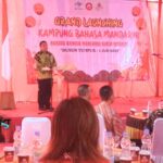 Ketua Majelis Agung GKJW Tumpuk yakni Pendeta Natael H. Prianto saat menyampaikan kegembiraan para Pengurus Majelis Agung GKJW Dusun Tumpuk atas kehadiran Kampung Bahasa Mandarin