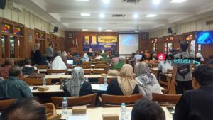 Puluhan dosen dari berbagai kampus hadir dalam Seminar Nasional yang digelar oleh STIE Malangkuçeçwara (Foto : Agus Yuwono)