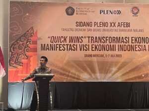 Wakil Gubernur Jawa Timur, Dr. H. Emil Elestianto Dardak, B.Bus., M.Sc. saat menyampaikan sambutan dalam kegiatan Sidang Pleno Asosiasi Fakultas Ekonomi&Bisnis Indonesia (AFEBI)