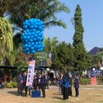 Direktur Polinema, Supriatna Adhisuwignjo, ST., MT., melepaskan balon sebagai prosesi penerimaan mahasiswa baru tahuun ajaran 2023/2024
