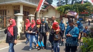 Rombongan Tim PKK dari Desa Muara Beloan Kabupaten Kutai Barat saat berkunjung ke Wonosari Go Green (Foto : Agus Yuwono)