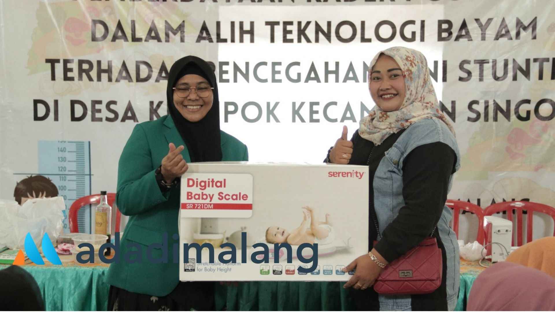Tim Pengabdian Kepada Masyarakat STIKES WGH Malang memberikan bantuan alat kesehatan dan juga alat alih teknologi Bayam menjadi cookies dan Jelly