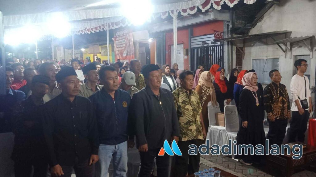 Ratusan warga RW 9 Pandanwangi dan sekitarnya menghadiri kegiatan Kunjungan Warga sari Anggota DPRD Kota Malang Dra Wiwik Sukesi D. R, M.Si (Foto : Agus Yuwono)