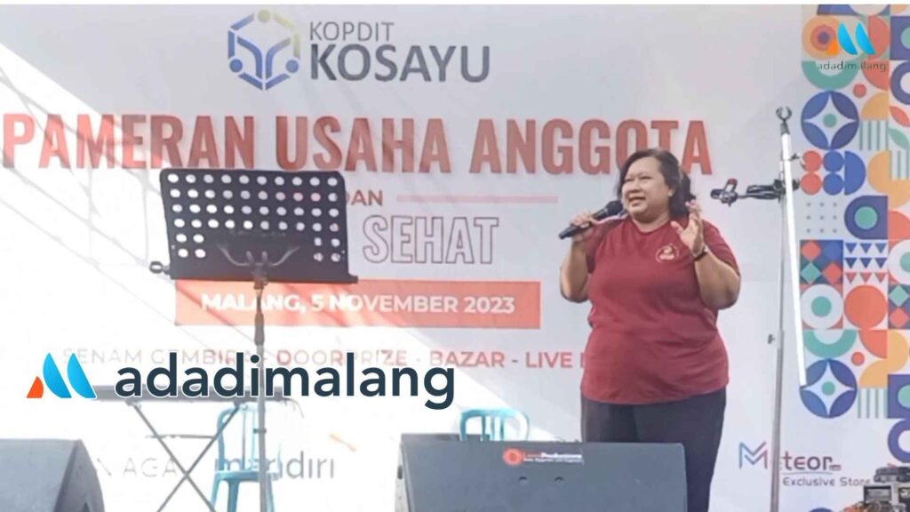 Ketua Kopdit Kosayu Malang, Herningtyas Nur Wulansari saat memberikan sambutan dalam kegiatan Pameran Usaha Anggota dan Jalan Sehat Kopdit Kosayu Malang (Foto : Agus Yuwono)