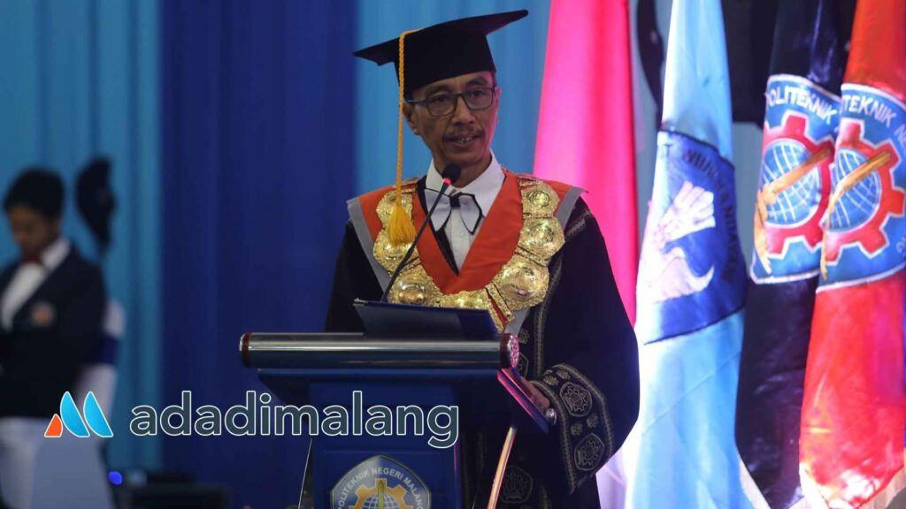 Direktur Polinema, Supriatna Adhisuwignjo, ST., MT., saat memberikan sambutan dalam wisuda ke-64 di tahun 2023 ini (Foto : Istimewa)