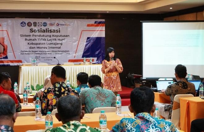 Wakil Direktur IV POLINEMA, Prof. Ratih Indri Hapsari, M.T., Ph.D., saat menyampaikan sambutannya