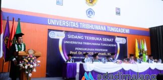 Guru Besar ke-2 UNITRI Malang, Prof. Dr. Ir. Kgs. Ahmadi, MP., saat menyampaikan orasi ilmiahnya sebelum dikukuhkan pagi tadi (Foto : Ist)