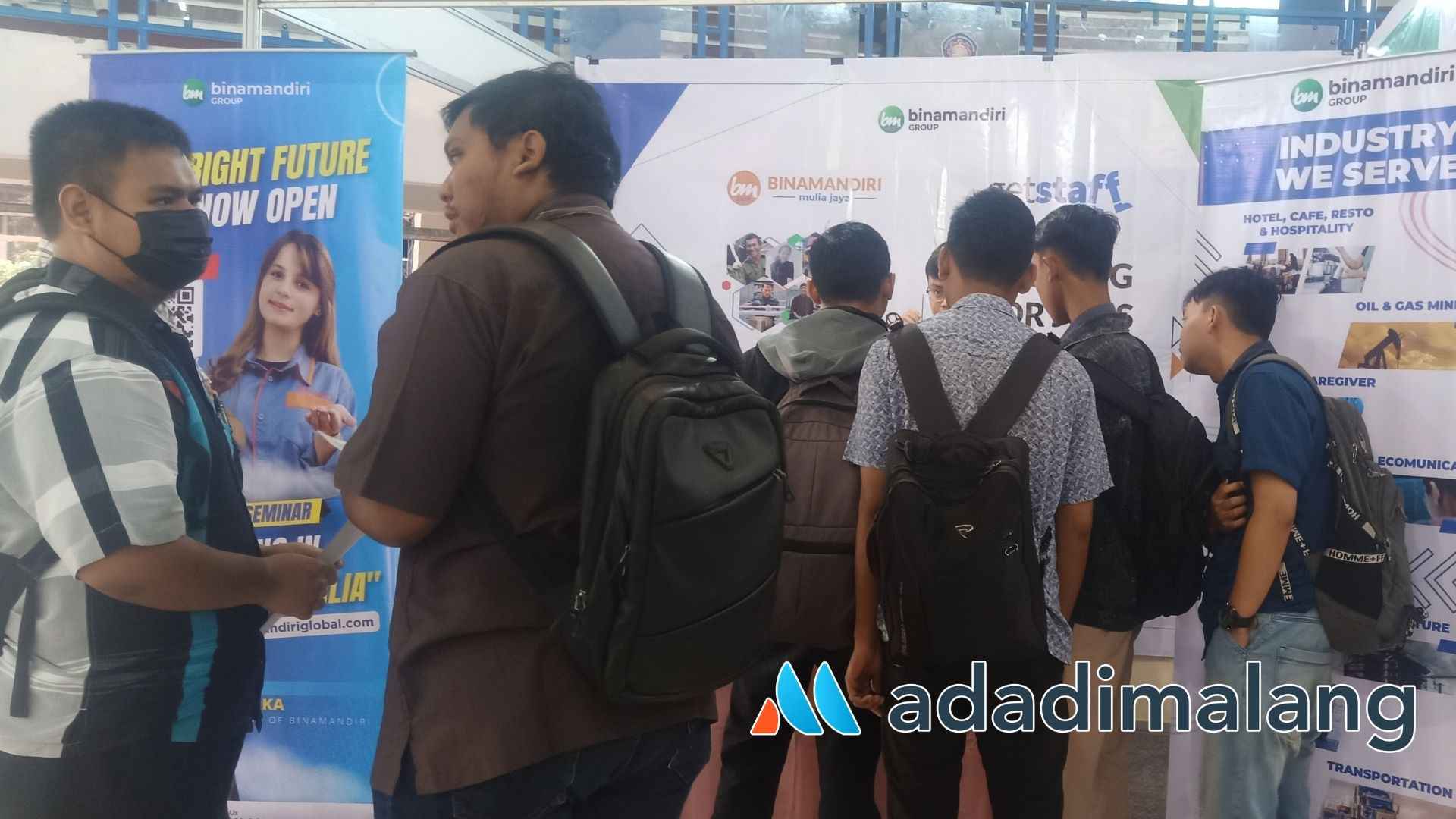 Alumni dan mahasiswa tingkat akhir Polinema mengikuti Campus-Company Hiring Program terakhir tahun 2023 ini (Foto : Agus Yuwono)