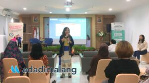 Dokter Anak Persada Hospital, Dr. dr Irine Ratridewi, Sp. A (K), M.Kes., saat memberikan materi edukasi kepada masyarakat peserta kegiatan 'meet the expert' (Foto : Agus Yuwono)