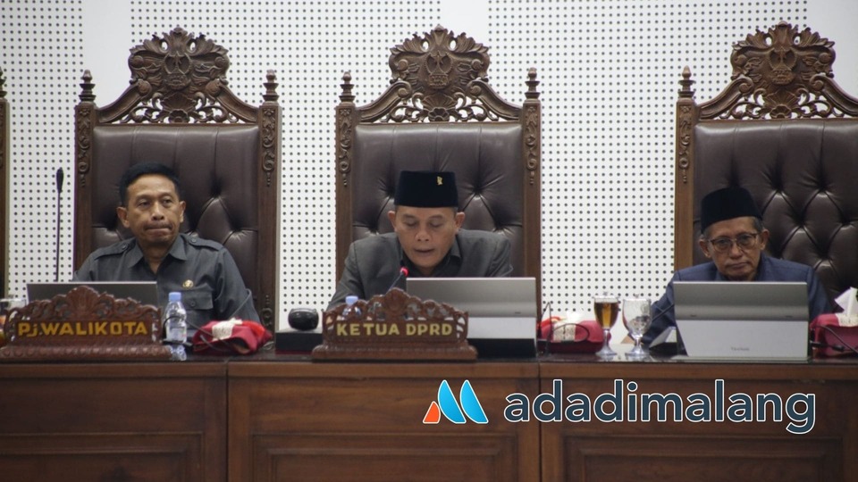Ketua DPRD Kota Malang, I Made Riandiana Kartika, SE., MM., saat memimpin Sidang Paripurna