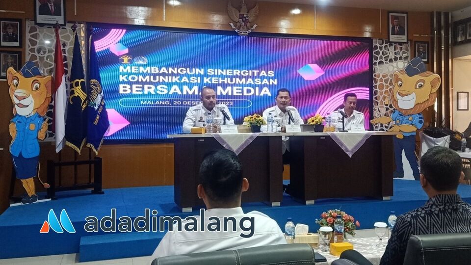 Kepala Divisi Keimigrasian Hukum dan HAM Jawa Timur, Herdaus SH., MH., berharap berbagai inovasi Kantor Imigrasi di wilayah Jawa Timur dapat terpublikasikan media agar diketahui masyarakat luas (Foto : Agus Yuwono)