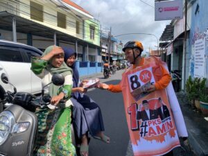 Kader PKS Kota Malang gelar flashmob untuk menyapa masyarakat kota Malang sekaligus menyampaikan program yang diusung PKS