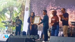 Penyerahan Rekor MURI untuk Gowes 1.000 km yang dilakukan Alumni Fakultas Kedokteran Universitas Brawijaya (Foto :Agus Yuwono)