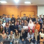 Alumni dan Calon Wisudawan STIE Malangkuçeçwara usai mengikuti kegiatan pembekalan siang tadi (Foto : Agus Yuwono)