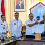 Kepala Bapenda Kota Malang, Dr. Handi Priyanto, AP, M.Si usai menandatangani kerjasama dengan PT. PLN (Persero) UP3 Malang