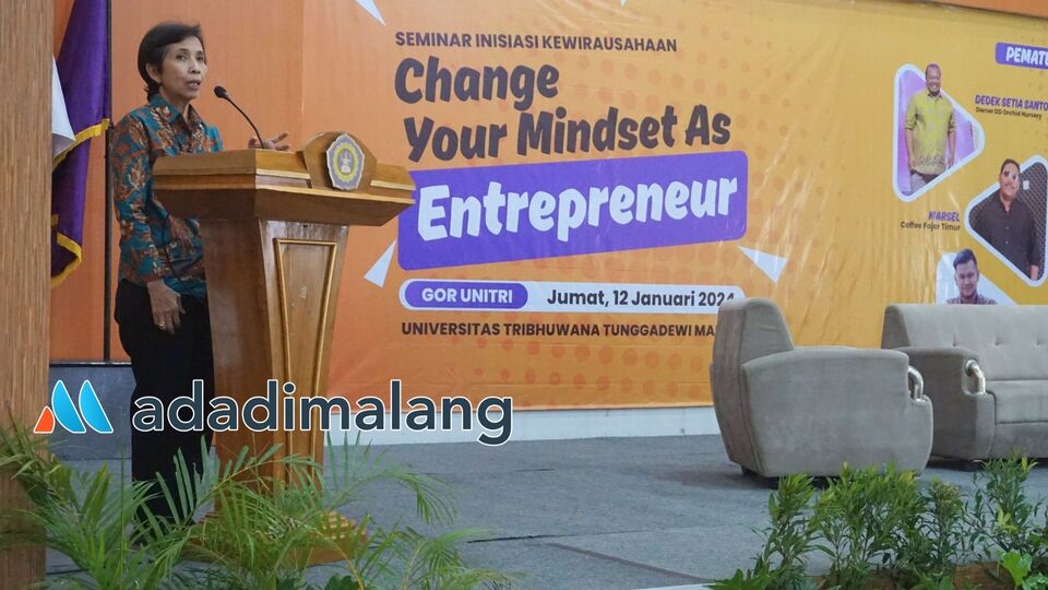 Wakil Rektor Bidang Akademik UNITRI Malang, Dr. Ir. Widowati, MP. saat memberi sambutan dan membuka kegiatan Inisiasi Kewirausahaan UNITRI Malang pagi tadi (Foto : Agus Yuwono)