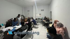 Suasana pendaftaran PTPS di kantor Panwascam menjelang penutupan pendaftaran hari Senin kemarin (Foto : Ist)