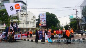 Manfaatkan hari terakhir kampanye, Kader dan simpatisan PKS Penuhi Koridor Kayutangan Kota Malang (Foto : Agus Yuwono)