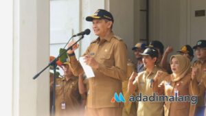 Pj Wali Kota Malang, Dr. ir. Wahyu Hidayat, MM saat membacakan Deklarasi Netralitas ASN Pemkot Malang