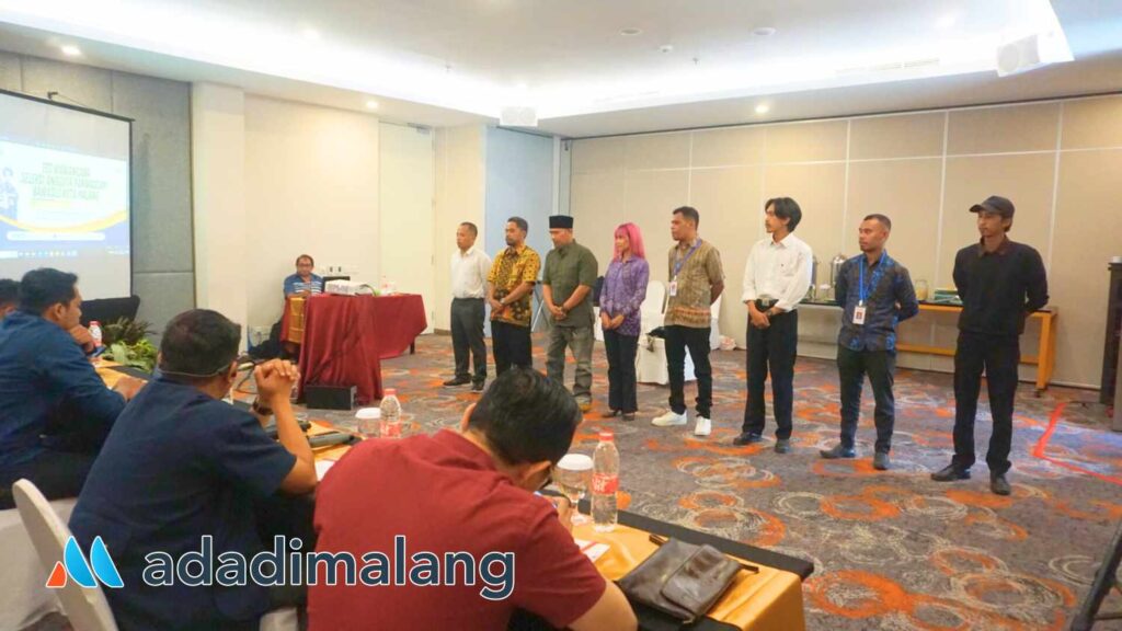 Komisioner Bawaslu Kota Malang saat melaksanakan tes wawancara kepada delapan calon Panwascam Kota Malang yang telah lulus tertulis beberapa waktu lalu (Foto : Agus Yuwono)