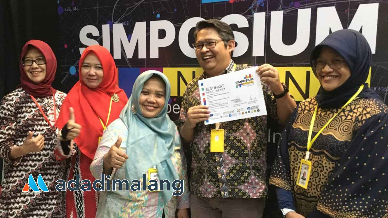 Tim dari STIE Malangkuçeçwara yang terpilih sebagai peraih Best Project dalam Simposium Nasional Pendidikan Kepemimpinan di Kota Batu (Foto : Agus Yuwono)