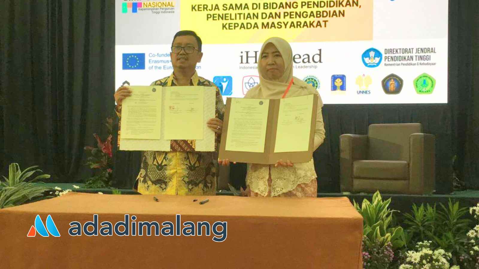 Ketua PEMIMPIN, Ike Agustina, S.Psi., M.Psi., usai melakukan penandatanganan MoU bersama dengan Rektor Universitas Muhammadiyah Borneo (Foto : Agus Yuwono)