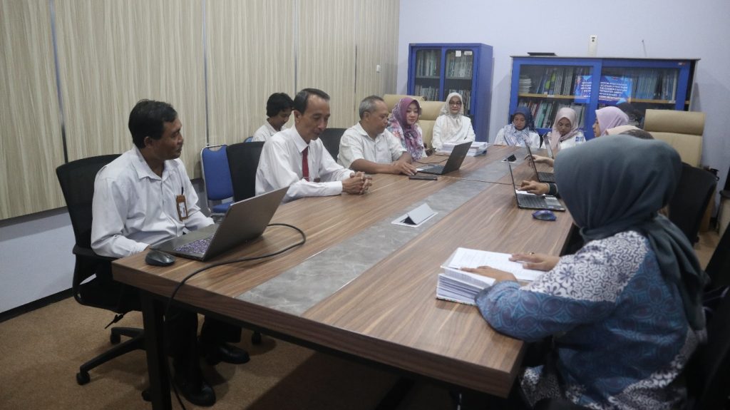 Direktur Polinema, Supriatna Adhisuwignjo, ST., MT., turut menyambut kunjungan Ditjen Pendidikan Vokasi ke kampus Polinema