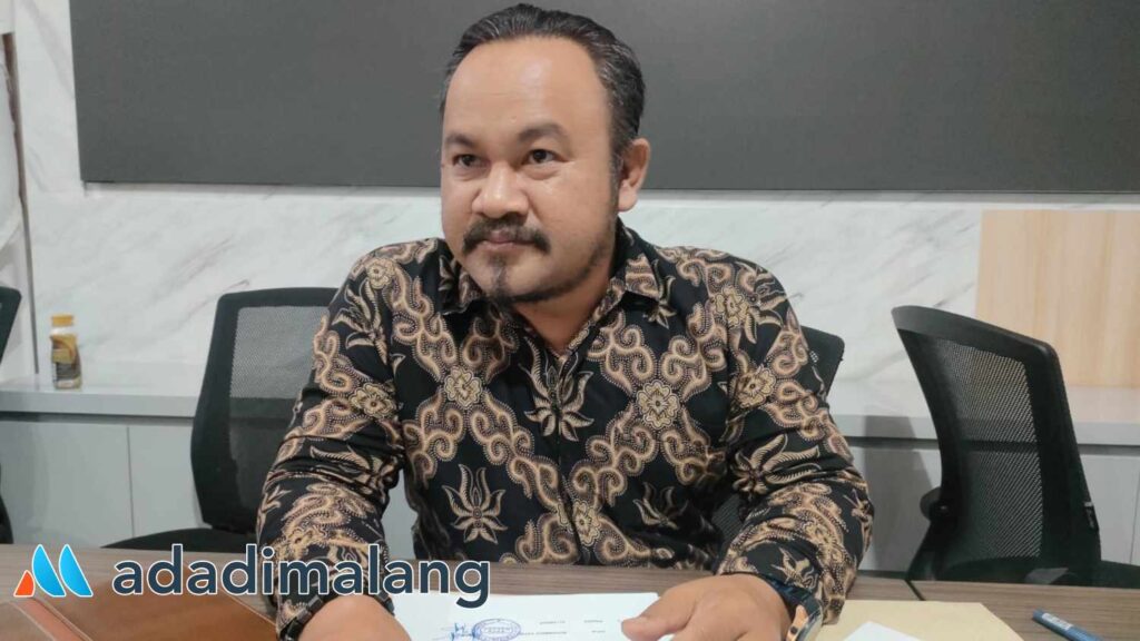 Ketua Komisi Pemilihan Umum (KPU) Kota Malang, Muhammad Toyib saat memberikan keterangan kepada wartawan usai penyerahan Berita Acara kepada Tim Kuasa Hukum HC (Foto : Agus Yuwono)