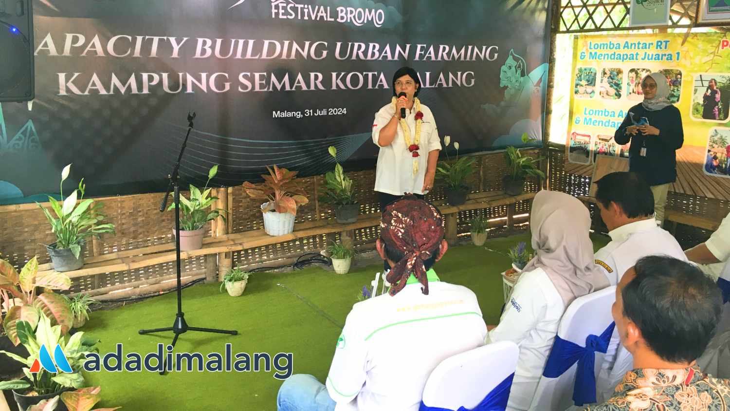 Deputi Gubernur Senior bank Indonesia, Destry Damayanti mengaku sangat excited berkunjung ke Kampung Semar Arjosari Kota Malang, terlebih setelah melakukan kunjungan dan mendapatkan informasi tentang kampung tersebut (Foto : Agus Yuwono)