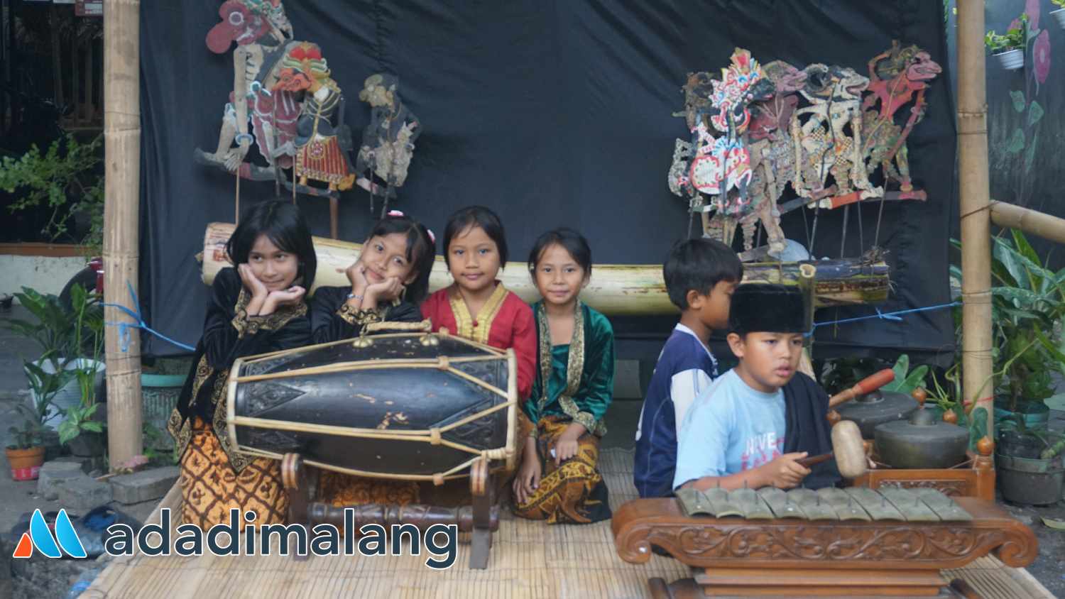 Anak-anak di wilayah RT 6 - RW 2 Kelurahan Arjosari dan sekitarnya juga nampak turut serta memeriahkan kegiatan Pasar Semar Tempoe Doeloe (Foto : Agus Yuwono)