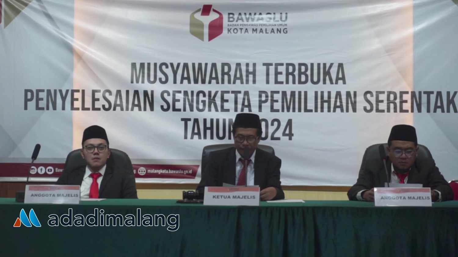 Bawaslu Kota Malang Umumkan Putusan Gugur Untuk Permohonan Bapaslon Sam HC-Risky Boncel