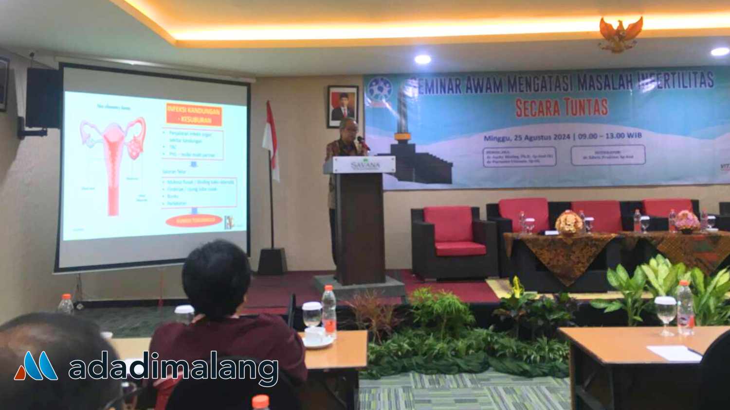 dr Purnomo Limanto Sp. Og., saat menyampaikan materi perihal infertilitas di kalangan kaum perempuan (Foto : Agus Yuwono)