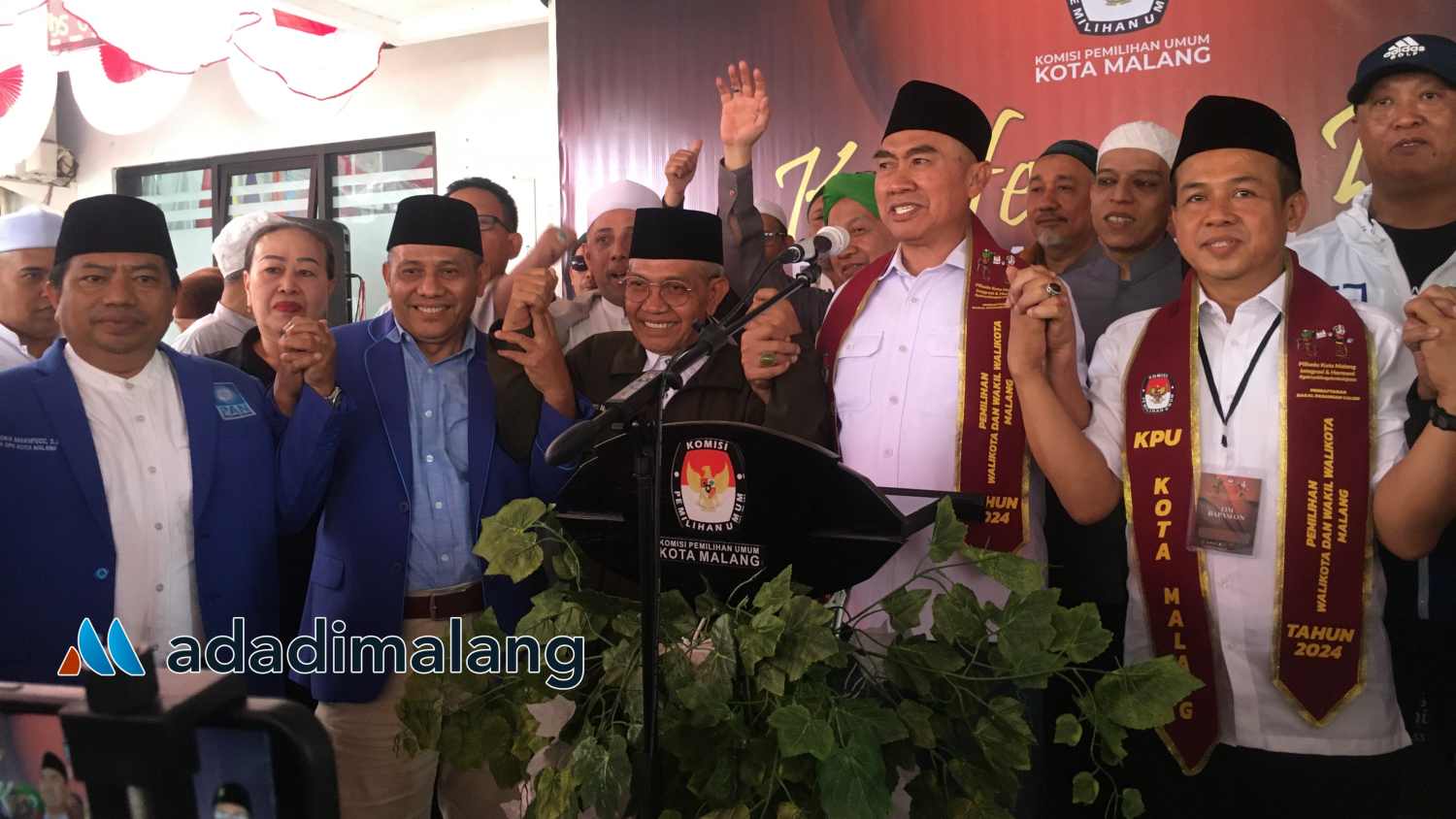 Pasangan Abah Anton-Dimyati Daftar Ke KPU Diantar Ribuan Pendukungnya
