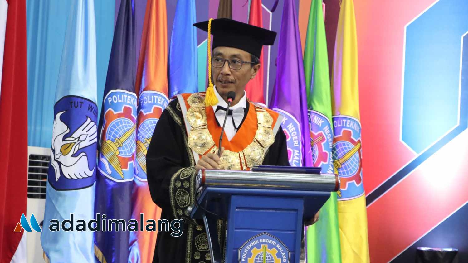 Direktur Politeknik Negeri Malang, Ir. Supriatna Adhisuwignjo, ST., MT., saat memberikan sambutan dalam prosesi wisuda (Foto : Ist)