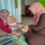 Dosen Politeknik Negeri Malang (POLINEMA) beri pelatihan dan pendampingan hingga bantuan mesin untuk UMKM Wijayakusuma dapat memenuhi permintaan pasar akan produk koyah mereka (Foto : istimewa)
