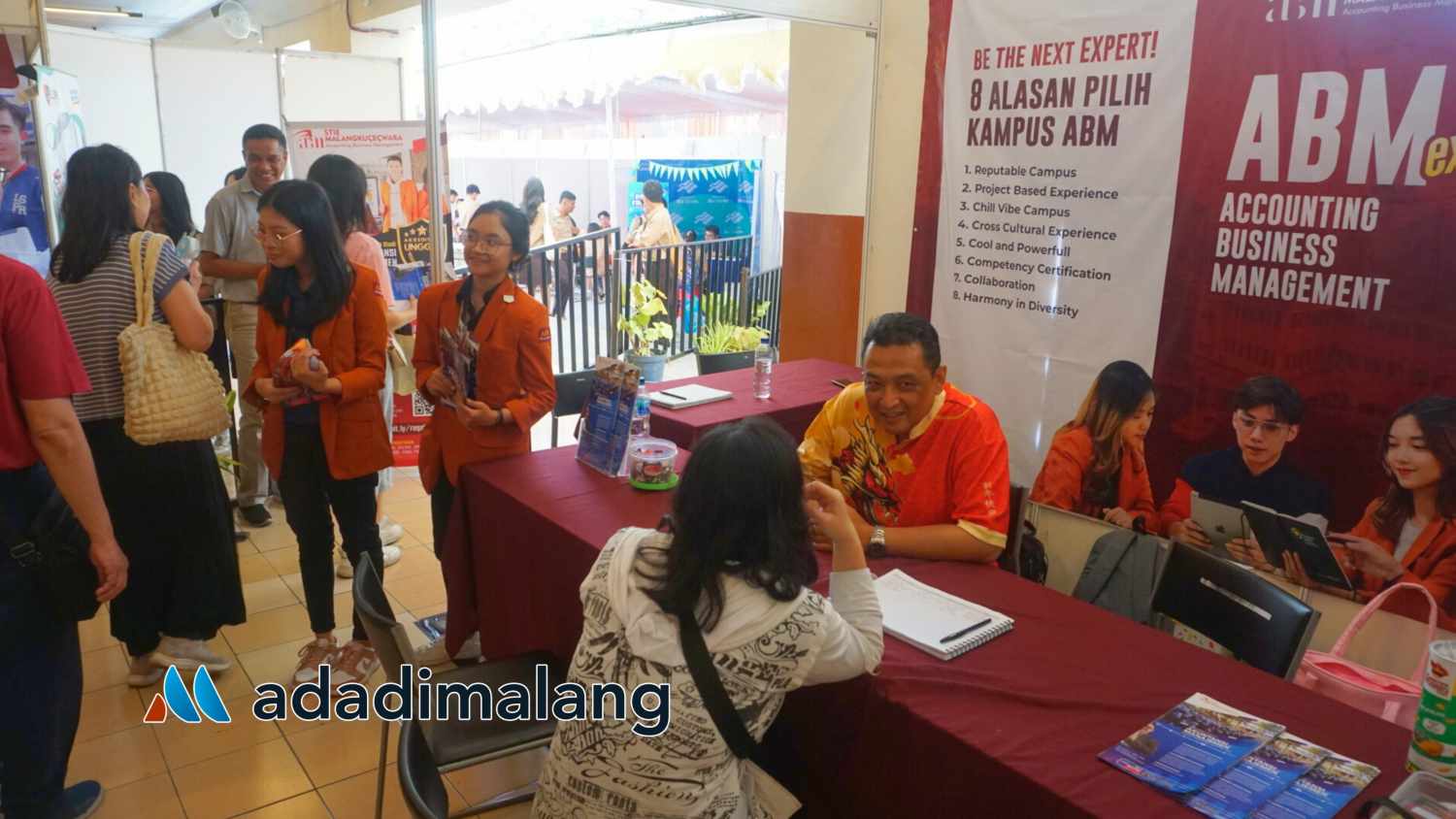 STIE Malangkuceçwara (ABM Malang) menjadi salah satu kampus di Kota Malang yang selalu mengikuti kegiatan Ekspo Perguruan Tinggi SMAK Kosayu Malang (Foto : Agus Yuwono)