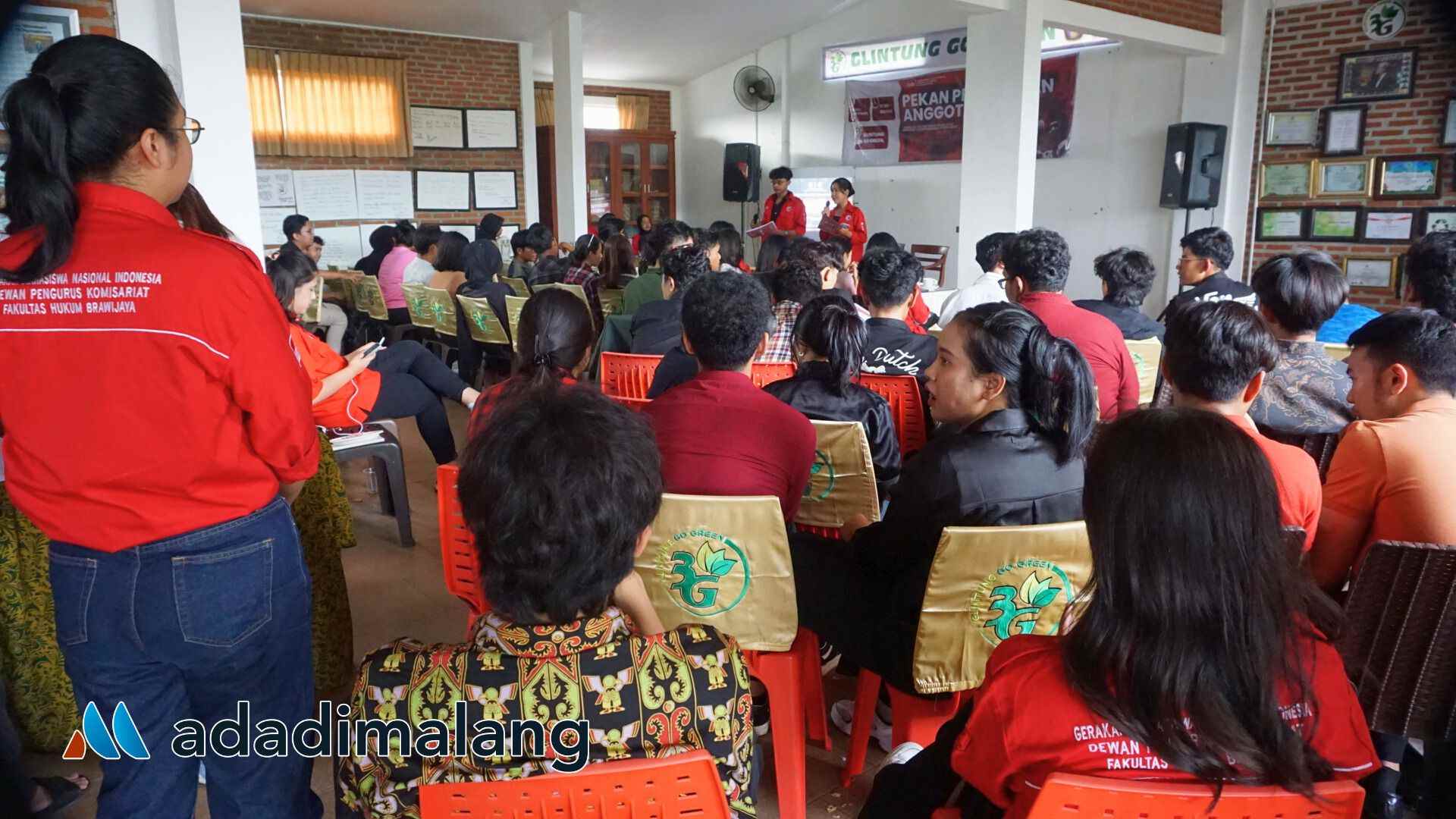 Rumah Prestasi Glintung Go Green (RP 3G) dipilih agar dapat menginspirasi anggota baru GMNI Hukum Brawijaya setelah melihat berbagai prestasi yang telah diraih Glintung Go Green (3G) dan sosok Ir. Bambang Irianto (Foto : Agus Yuwono)