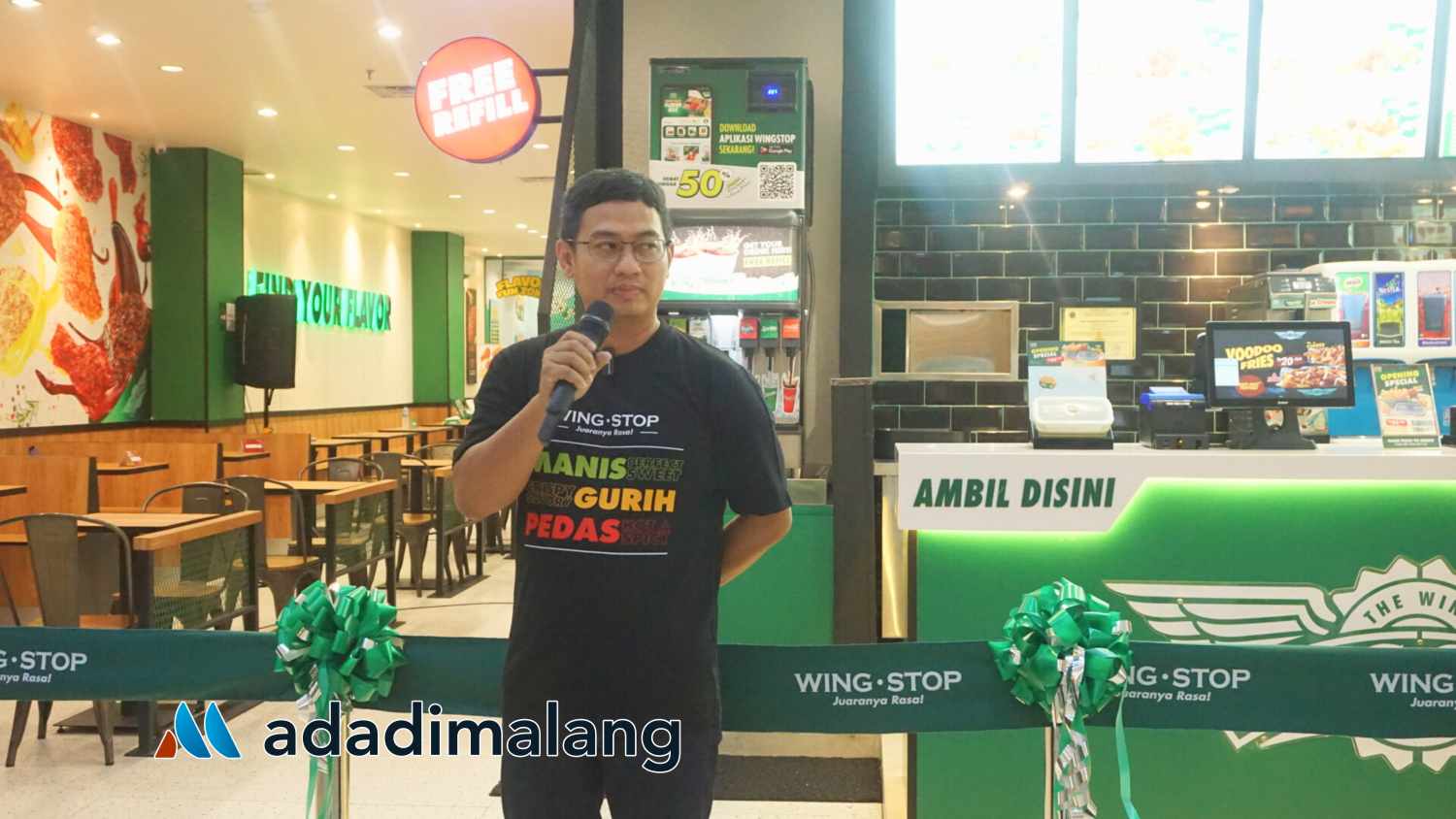 General Manager Wingstop Indonesia, Gustain Syakie saat memberikan sambutan sebelum prosesi pembukaan Gerai ke-74 di MOG Kota Malang (Foto : Agus Yuwono)