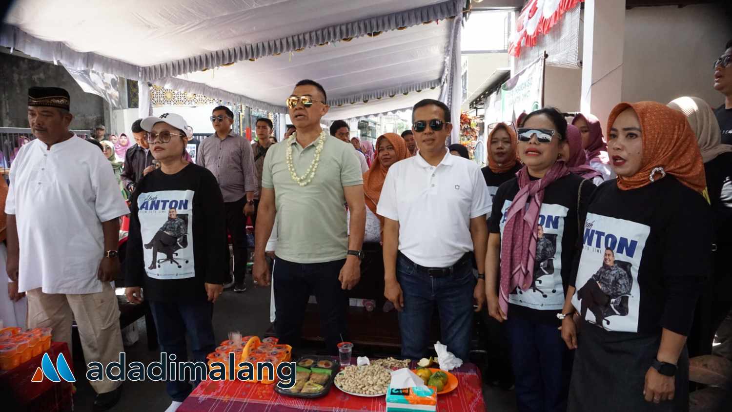 Ratusan warga RW 2 Mojolangu hadir dalam peresmian Posko Pemenangan Paslon Abadi siang tadi (Foto : Agus Yuwono)   