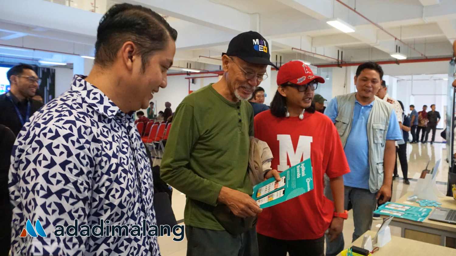 Didampingi KEK Kota Malang dan pelaku industri kreatif kota Malang, Tim Panselna Hari Waluyo melakukan building tour di MCC (Foto : Agus Yuwono)   